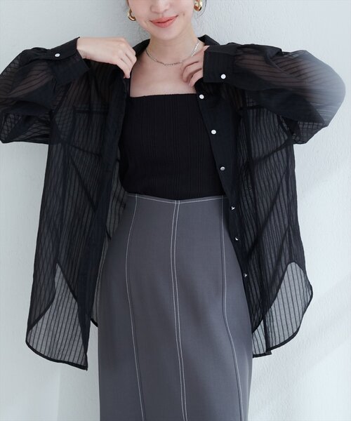 natural couture(ナチュラルクチュール)の「【WEB限定】シアービッグシャツ(シャツ/ブラウス・レディース・ブラック/ピンク/オフホワイト/ブルー・FREE)」の5枚目の写真
