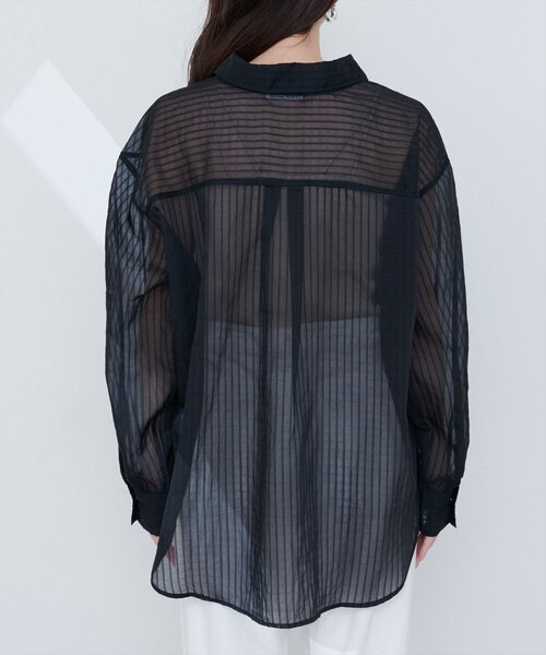 natural couture(ナチュラルクチュール)の「【WEB限定】シアービッグシャツ(シャツ/ブラウス・レディース・ブラック/ピンク/オフホワイト/ブルー・FREE)」の18枚目の写真