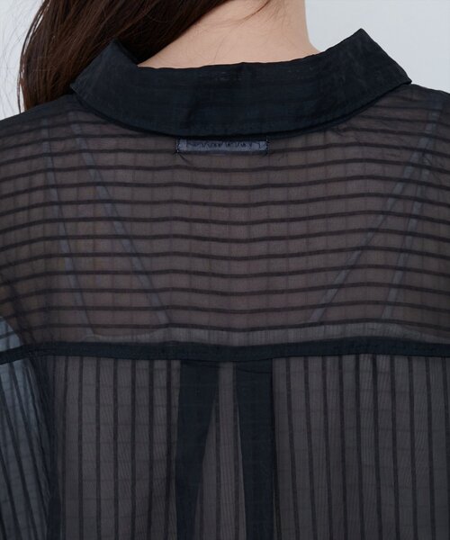 natural couture(ナチュラルクチュール)の「【WEB限定】シアービッグシャツ(シャツ/ブラウス・レディース・ブラック/ピンク/オフホワイト/ブルー・FREE)」の16枚目の写真