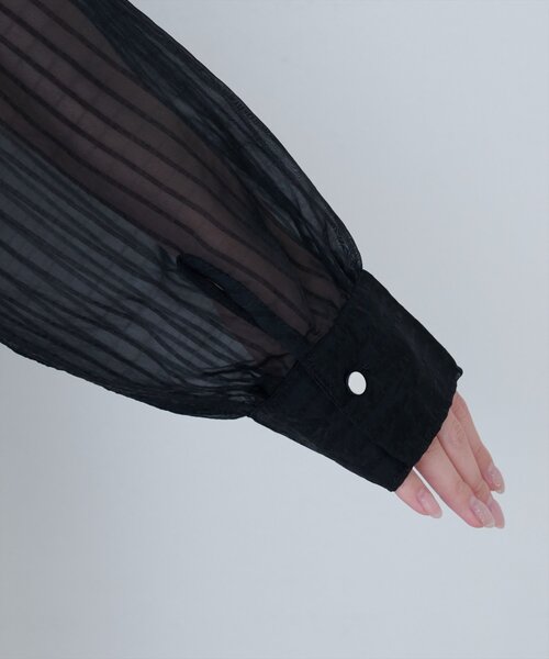 natural couture(ナチュラルクチュール)の「【WEB限定】シアービッグシャツ(シャツ/ブラウス・レディース・ブラック/ピンク/オフホワイト/ブルー・FREE)」の15枚目の写真