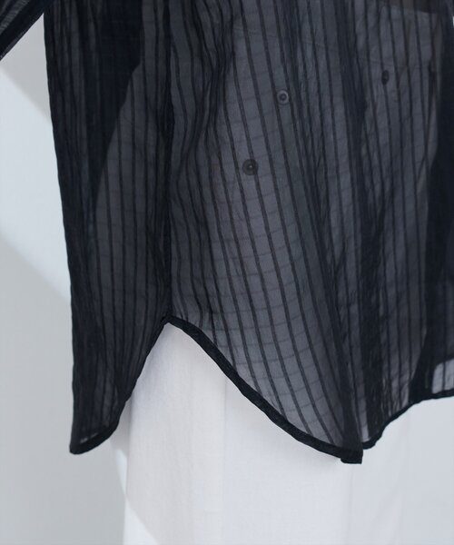 natural couture(ナチュラルクチュール)の「【WEB限定】シアービッグシャツ(シャツ/ブラウス・レディース・ブラック/ピンク/オフホワイト/ブルー・FREE)」の14枚目の写真