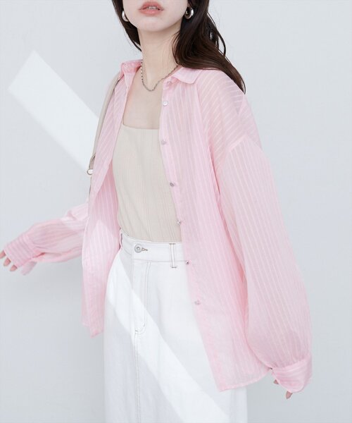 natural couture(ナチュラルクチュール)の「【WEB限定】シアービッグシャツ(シャツ/ブラウス・レディース・ブラック/ピンク/オフホワイト/ブルー・FREE)」の4枚目の写真
