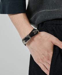 TOGA VIRILIS（トーガ ビリリース）の「Double buckle bangle