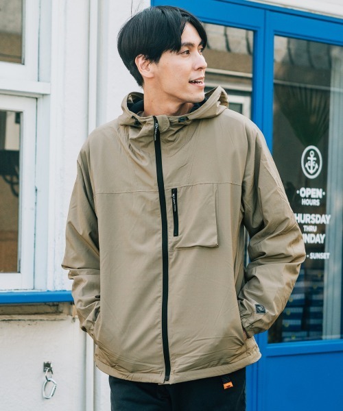 KRIFF MAYER(クリフメイヤー)の「【軽撥水・防汚・ストレッチ】アクティブフードジャケット(マウンテンパーカー・メンズ・カラフル/ブラック/グリーン/パープル/ベージュ・LARGE/X-LARGE/MEDIUM)」の2枚目の写真