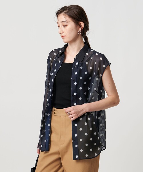UNITED ARROWS(ユナイテッドアローズ)の「オーガンジープリント ノースリーブブラウス -ウォッシャブル-(シャツ/ブラウス・レディース・その他1/ホワイト/ネイビー・FREE)」の3枚目の写真