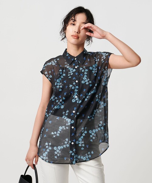 UNITED ARROWS(ユナイテッドアローズ)の「オーガンジープリント ノースリーブブラウス -ウォッシャブル-(シャツ/ブラウス・レディース・その他1/ホワイト/ネイビー・FREE)」の6枚目の写真
