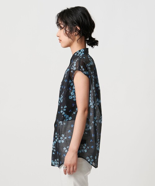 UNITED ARROWS(ユナイテッドアローズ)の「オーガンジープリント ノースリーブブラウス -ウォッシャブル-(シャツ/ブラウス・レディース・その他1/ホワイト/ネイビー・FREE)」の13枚目の写真