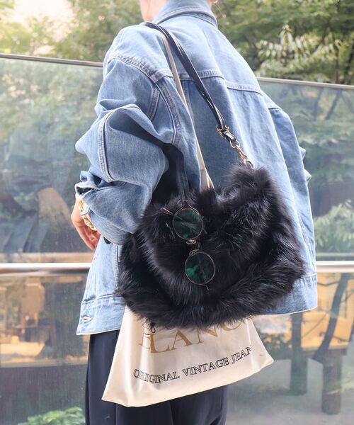 le.coeur blanc（ルクールブラン）の「《ランキング1位》フェイクファー2WAYバッグ（ショルダーバッグ・レディース・ベージュ/アイボリー/ブラック・FREE）」の3枚目の写真