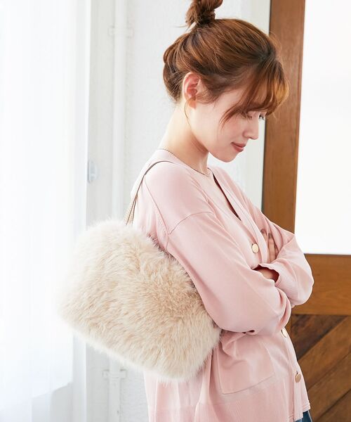 le.coeur blanc（ルクールブラン）の「《ランキング1位》フェイクファー2WAYバッグ（ショルダーバッグ・レディース・ベージュ/アイボリー/ブラック・FREE）」の6枚目の写真