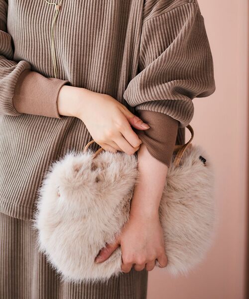 le.coeur blanc（ルクールブラン）の「《ランキング1位》フェイクファー2WAYバッグ（ショルダーバッグ・レディース・ベージュ/アイボリー/ブラック・FREE）」の9枚目の写真