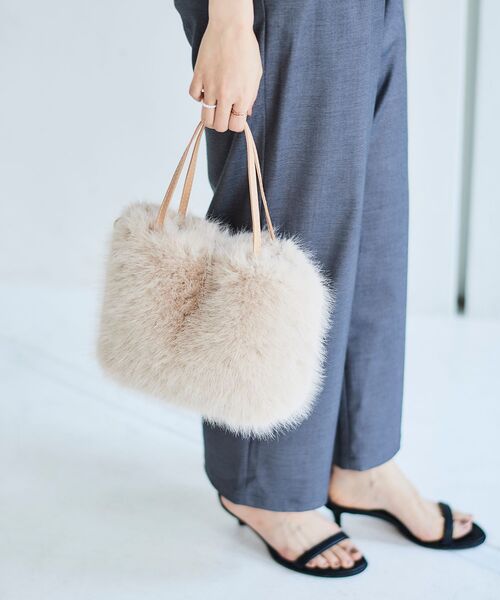 le.coeur blanc（ルクールブラン）の「《ランキング1位》フェイクファー2WAYバッグ（ショルダーバッグ・レディース・ベージュ/アイボリー/ブラック・FREE）」の14枚目の写真