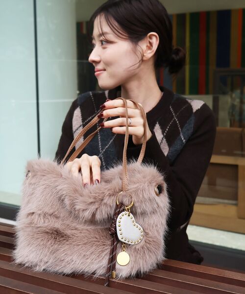 le.coeur blanc（ルクールブラン）の「《ランキング1位》フェイクファー2WAYバッグ（ショルダーバッグ・レディース・ベージュ/アイボリー/ブラック・FREE）」の19枚目の写真