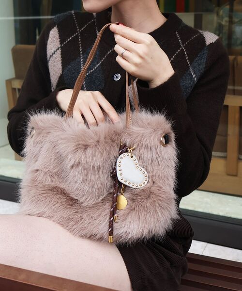 le.coeur blanc（ルクールブラン）の「《ランキング1位》フェイクファー2WAYバッグ（ショルダーバッグ・レディース・ベージュ/アイボリー/ブラック・FREE）」の21枚目の写真