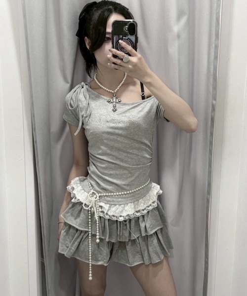 Never mind the XU / Chikashitsu+(ネバーマインド ザ エックスユー / チカシツプラス)の「【nmtc+】lettering cubic lace tee / 【エヌエムティーシープラス】レタリングキュービックレース半袖Tシャツ(Tシャツ/カットソー・レディース・ブラック/アイボリー/グレー・ONE SIZE)」の1枚目の写真