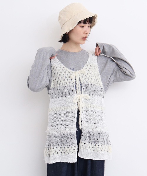 l'atelier du savon（アトリエドサボン）の「ぽつぽつ糸のcraft　knitベスト（ベスト・レディース・イエロー/ネイビー/オフホワイト・FREE）」の2枚目の写真