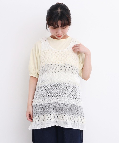 l'atelier du savon（アトリエドサボン）の「ぽつぽつ糸のcraft　knitベスト（ベスト・レディース・イエロー/ネイビー/オフホワイト・FREE）」の7枚目の写真