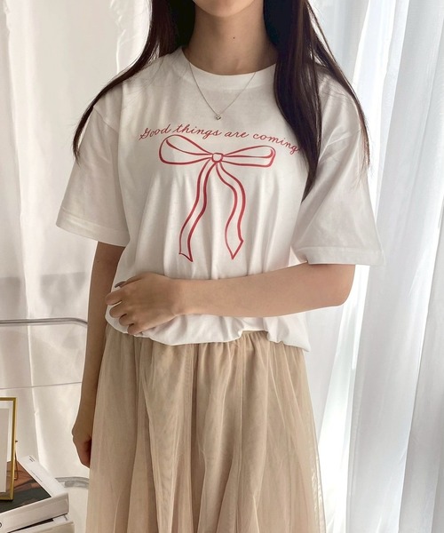 cuorequal(クオレコール)の「リボン英字半袖Tシャツ(Tシャツ/カットソー・レディース・ホワイト・MEDIUM)」の1枚目の写真
