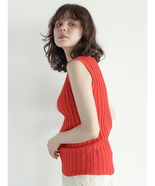 FIKA.(フィーカ)の「Wide rib sleeveless pullover(ニット/セーター・レディース・イエロー系その他4/チャコール/オレンジ系3/ダークブラウン・MEDIUM)」の7枚目の写真