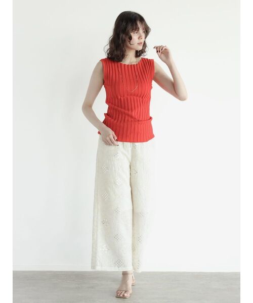 FIKA.(フィーカ)の「Wide rib sleeveless pullover(ニット/セーター・レディース・イエロー系その他4/チャコール/オレンジ系3/ダークブラウン・MEDIUM)」の11枚目の写真