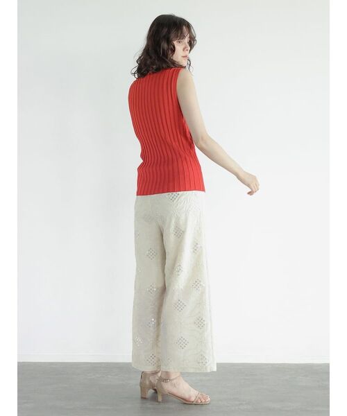 FIKA.(フィーカ)の「Wide rib sleeveless pullover(ニット/セーター・レディース・イエロー系その他4/チャコール/オレンジ系3/ダークブラウン・MEDIUM)」の12枚目の写真