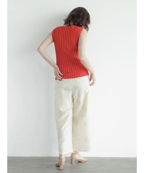 FIKA.(フィーカ)の「Wide rib sleeveless pullover(ニット/セーター・レディース・イエロー系その他4/チャコール/オレンジ系3/ダークブラウン・MEDIUM)」の13枚目の写真
