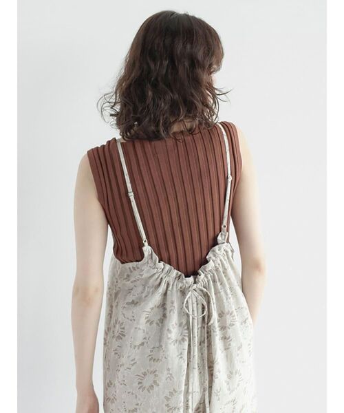 FIKA.(フィーカ)の「Wide rib sleeveless pullover(ニット/セーター・レディース・イエロー系その他4/チャコール/オレンジ系3/ダークブラウン・MEDIUM)」の21枚目の写真