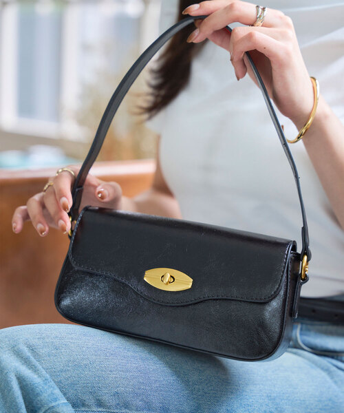 KOBE LETTUCE（コウベレタス）の「ターンロックワンハンドルバッグ（ハンドバッグ・レディース・ブラック/オフホワイト/ブラウン/ネイビー・M）」の3枚目の写真