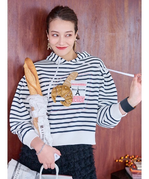 Chesty(チェスティー)の「PARISピアス/イアリング(ピアス(両耳用)・レディース・ゴールド・0/1)」の2枚目の写真