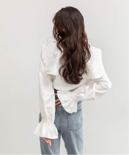 RANDA(ランダ)の「3Dフラワービッグカラーブラウス(シャツ/ブラウス・レディース・ホワイト/ブラック・FREE)」の12枚目の写真