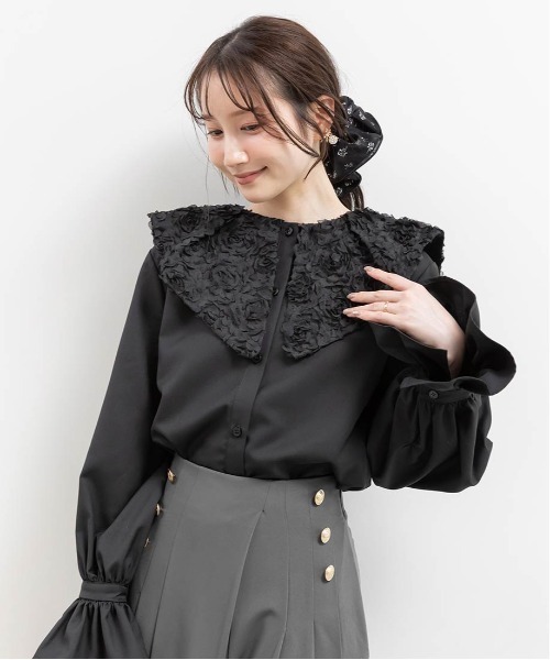 RANDA(ランダ)の「3Dフラワービッグカラーブラウス(シャツ/ブラウス・レディース・ホワイト/ブラック・FREE)」の14枚目の写真