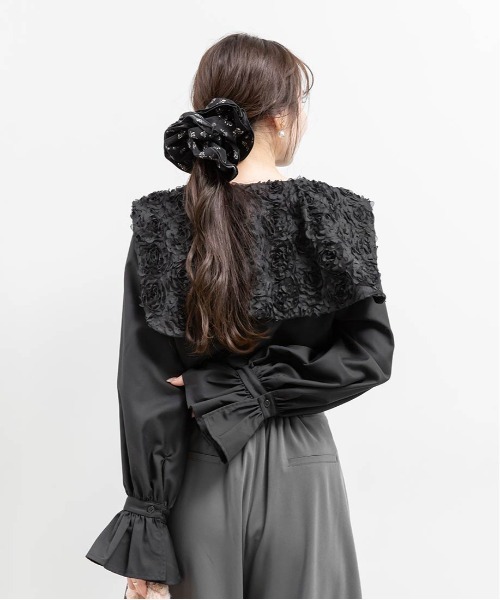 RANDA(ランダ)の「3Dフラワービッグカラーブラウス(シャツ/ブラウス・レディース・ホワイト/ブラック・FREE)」の16枚目の写真