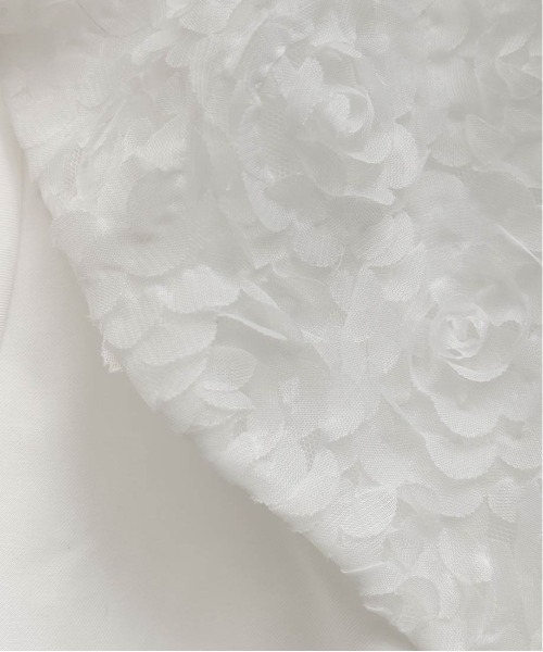 RANDA(ランダ)の「3Dフラワービッグカラーブラウス(シャツ/ブラウス・レディース・ホワイト/ブラック・FREE)」の4枚目の写真