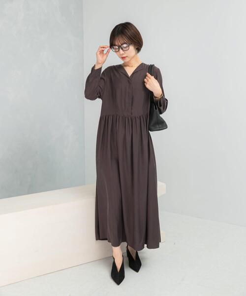 URBAN RESEARCH ROSSO WOMEN（アーバンリサーチ　ロッソ）の「キュプラ混フィブリルギャザーワンピース（ワンピース・レディース・ベージュ/ブラック/ブラウン系その他・FREE）」の17枚目の写真