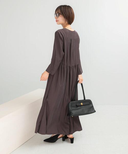 URBAN RESEARCH ROSSO WOMEN（アーバンリサーチ　ロッソ）の「キュプラ混フィブリルギャザーワンピース（ワンピース・レディース・ベージュ/ブラック/ブラウン系その他・FREE）」の18枚目の写真