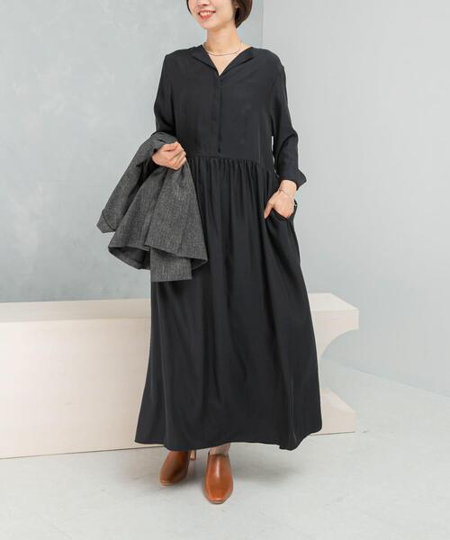 URBAN RESEARCH ROSSO WOMEN（アーバンリサーチ　ロッソ）の「キュプラ混フィブリルギャザーワンピース（ワンピース・レディース・ベージュ/ブラック/ブラウン系その他・FREE）」の21枚目の写真