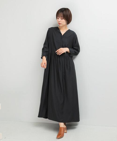 URBAN RESEARCH ROSSO WOMEN（アーバンリサーチ　ロッソ）の「キュプラ混フィブリルギャザーワンピース（ワンピース・レディース・ベージュ/ブラック/ブラウン系その他・FREE）」の22枚目の写真