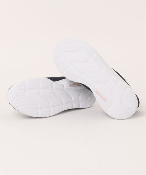 SKECHERS（スケッチャーズ）の「SKECHERS スケッチャーズ SWIFT FIT スウィフトフィット CONTOURIST-FAST TRANCE【ワイド/軽量】レディーススニーカー 897930W（スニーカー・レディース・ブラック系その他/ネイビー・22.5cm/23.0cm/23.5cm/24.0cm/24.5cm/25.0cm/26.0cm/25.5cm）」の4枚目の写真