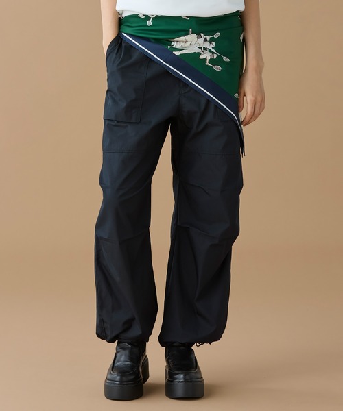 LACOSTE（ラコステ）の「ワイドベイカーパンツ（チノパンツ・レディース・ブラック/オリーブ・34/36/38/40）」の4枚目の写真