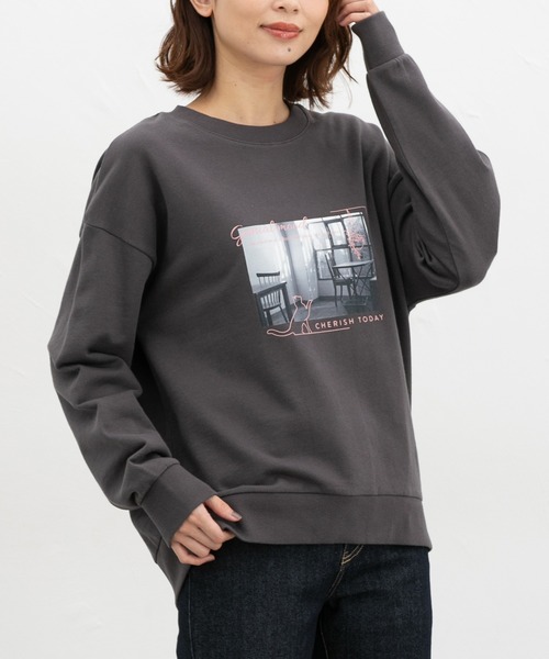 Honeys(ハニーズ)の「フォトゆるスウェット(スウェット・レディース・オートミール/スミクロ/ライトパープル/グレイッシュベージュ・L/LL/M/S)」の2枚目の写真