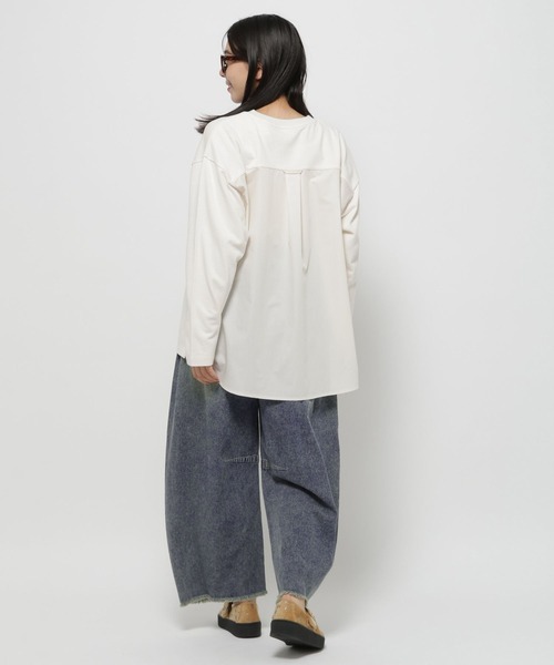 niko and...(ニコアンド)の「バック布帛フォトプルオーバー(Tシャツ/カットソー・レディース・オフホワイト/ネイビー/ホワイト/チャコール・FREE)」の11枚目の写真