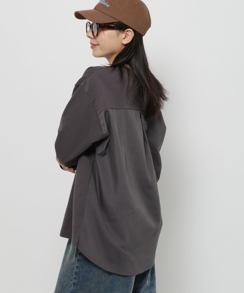 niko and...(ニコアンド)の「バック布帛フォトプルオーバー(Tシャツ/カットソー・レディース・オフホワイト/ネイビー/ホワイト/チャコール・FREE)」の16枚目の写真