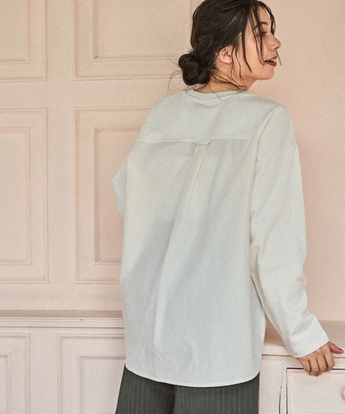 niko and...(ニコアンド)の「バック布帛フォトプルオーバー(Tシャツ/カットソー・レディース・オフホワイト/ネイビー/ホワイト/チャコール・FREE)」の6枚目の写真