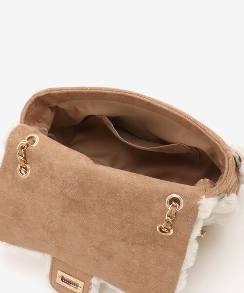 MAJESTIC LEGON（マジェスティックレゴン）の「キルティングファーチェーンバッグ（ショルダーバッグ・レディース・キャメル/アイボリー・FREE）」の21枚目の写真