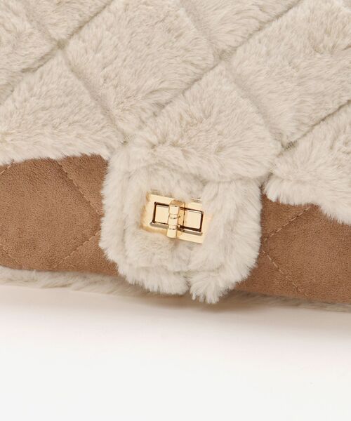 MAJESTIC LEGON（マジェスティックレゴン）の「キルティングファーチェーンバッグ（ショルダーバッグ・レディース・キャメル/アイボリー・FREE）」の22枚目の写真