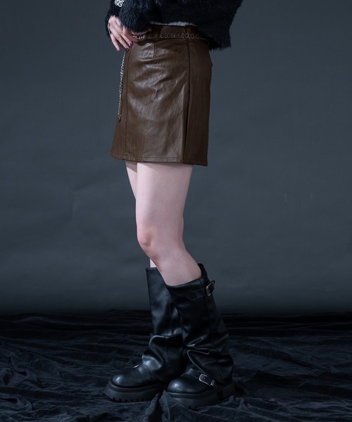 Ellno de Mavie(エルノデメヴィ)の「合皮ミニスカート/チャームベルトツキ(スカート・レディース・ブラック/ブラウン・FREE)」の12枚目の写真