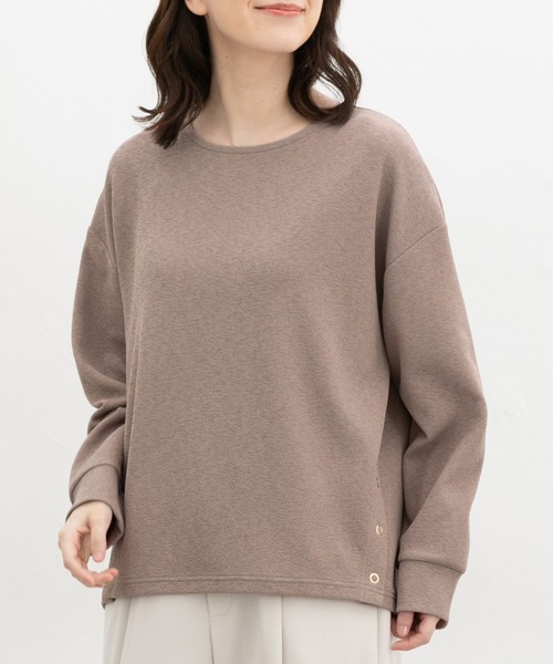Honeys(ハニーズ)の「サイド釦使いトップス(Tシャツ/カットソー・レディース・ブルー/ブラック/グレイッシュベージュ/モカ・M/LL/L)」の3枚目の写真