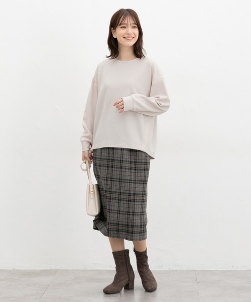 Honeys(ハニーズ)の「サイド釦使いトップス(Tシャツ/カットソー・レディース・ブルー/ブラック/グレイッシュベージュ/モカ・M/LL/L)」の10枚目の写真