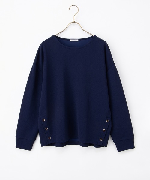 Honeys(ハニーズ)の「サイド釦使いトップス(Tシャツ/カットソー・レディース・ブルー/ブラック/グレイッシュベージュ/モカ・M/LL/L)」の16枚目の写真