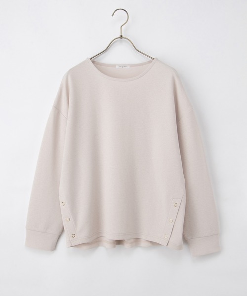 Honeys(ハニーズ)の「サイド釦使いトップス(Tシャツ/カットソー・レディース・ブルー/ブラック/グレイッシュベージュ/モカ・M/LL/L)」の18枚目の写真