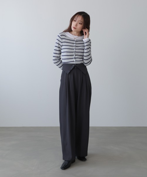 Bab(バブ)の「【選べるサイズ展開】ウエストフラップ釦ワイドタックパンツ(その他パンツ・レディース・チャコールグレー/ベージュ/ブラウン・S/M/L)」の4枚目の写真